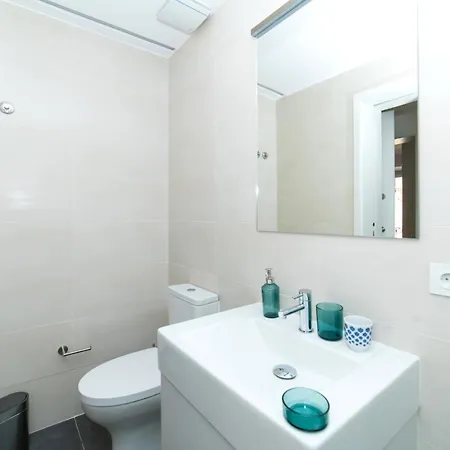Blue By The River 2 - Elegant Two-bedroom In Santos Apartment Lisbon