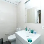 Blue By The River 2 - Elegant Two-bedroom In Santos 아파트 리스본